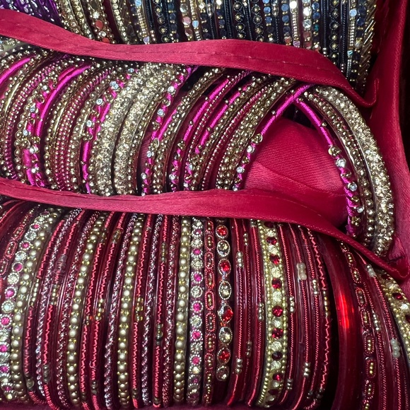 HUGE BOX OF BRACELETS 💝✨ - Picture 5 of 12